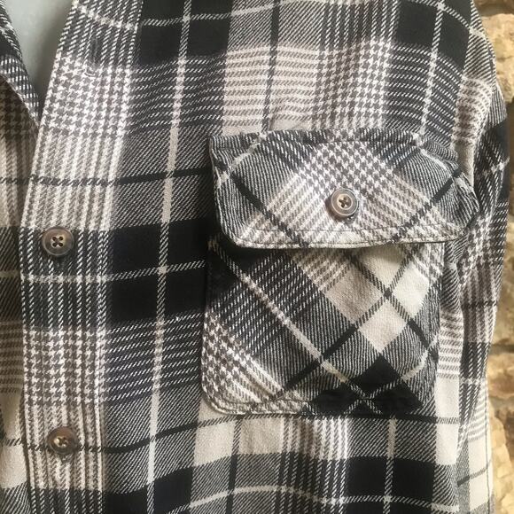 Duluth Trading Flannel Button Down Gray Black Shirt Men's Size XL - Picture 4 of 6